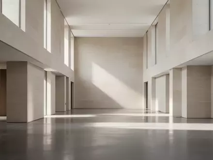 Lichtdurchflutetes, modernes Architektur-Interieur eines deutschen Behördengebäudes mit minimalistischem Design. - Foto: über boerse-global.de