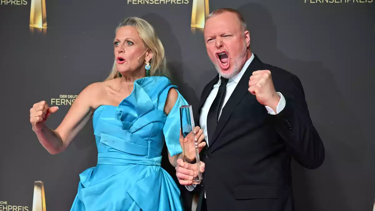 Stefan Raab und Barbara Schöneberger gewannen einen Preis für ihre gemeinsame Show. - Bild: Henning Kaiser/dpa