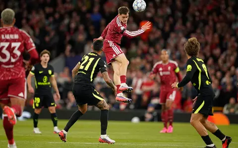 Florian Wirtz (M) gewann mit dem FC Liverpool. - Foto: Dave Thompson/AP/dpa