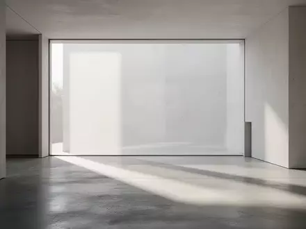 Modernes, minimalistisches Interieur mit klaren Linien und natürlichem Lichteinfall auf einem polierten Betonboden. - Foto: über boerse-global.de