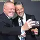 Selfie unter Preisträgern: Lanz und Raab. - Bild: Henning Kaiser/dpa