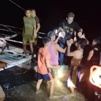 Mehr als 40 Menschen wurden zunächst gerettet. - Foto: Uncredited/Philippine Coast Guard/AP/dpa
