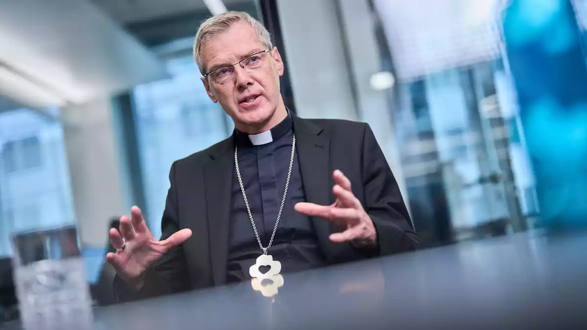 Heiner Wilmer, Vorsitzender der Deutschen Bischofskonferenz, bleibt bei der ablehnenden Haltung der katholischen Kirche gegenüber der AfD. - Bild: Michael Kappeler/dpa