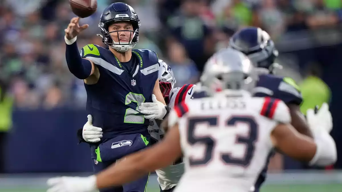 Seattles Ersatz-Quarterback Drew Lock machte seine Sache ordentlich. - Bild: Stephen Brashear/AP/dpa