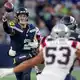 Seattles Ersatz-Quarterback Drew Lock machte seine Sache ordentlich. - Bild: Stephen Brashear/AP/dpa