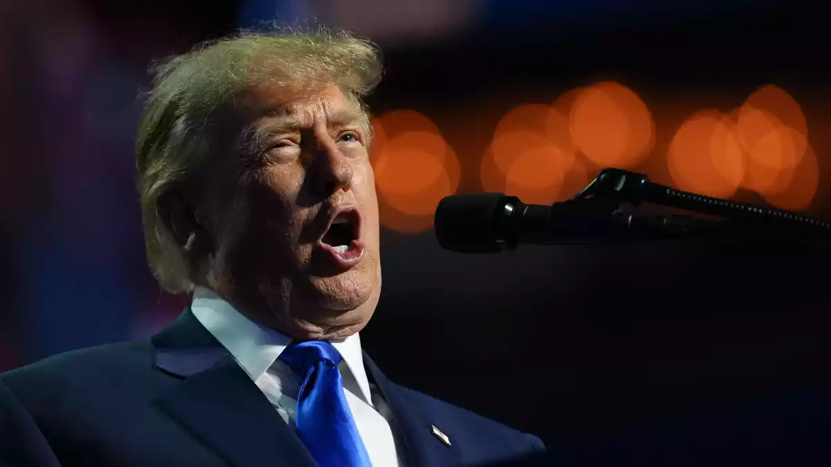 Trump arbeitet gerne mit Feindbildern - aktuell oft im Fokus: «Kommunisten». - Bild: Jacquelyn Martin/AP/dpa