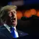 Trump arbeitet gerne mit Feindbildern - aktuell oft im Fokus: «Kommunisten». - Bild: Jacquelyn Martin/AP/dpa