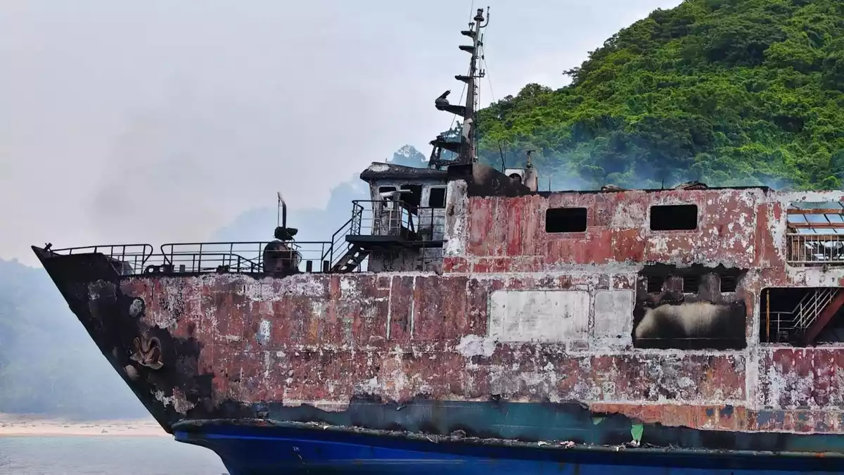 Die Unglücksursache ist noch unklar. - Bild: Uncredited/Philippine Coast Guard/AP/dpa