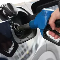 An der Tankstelle sind die Auswirkungen des Iran-Kriegs bemerkbar. (Symbolbild) - Foto: Marcus Brandt/dpa