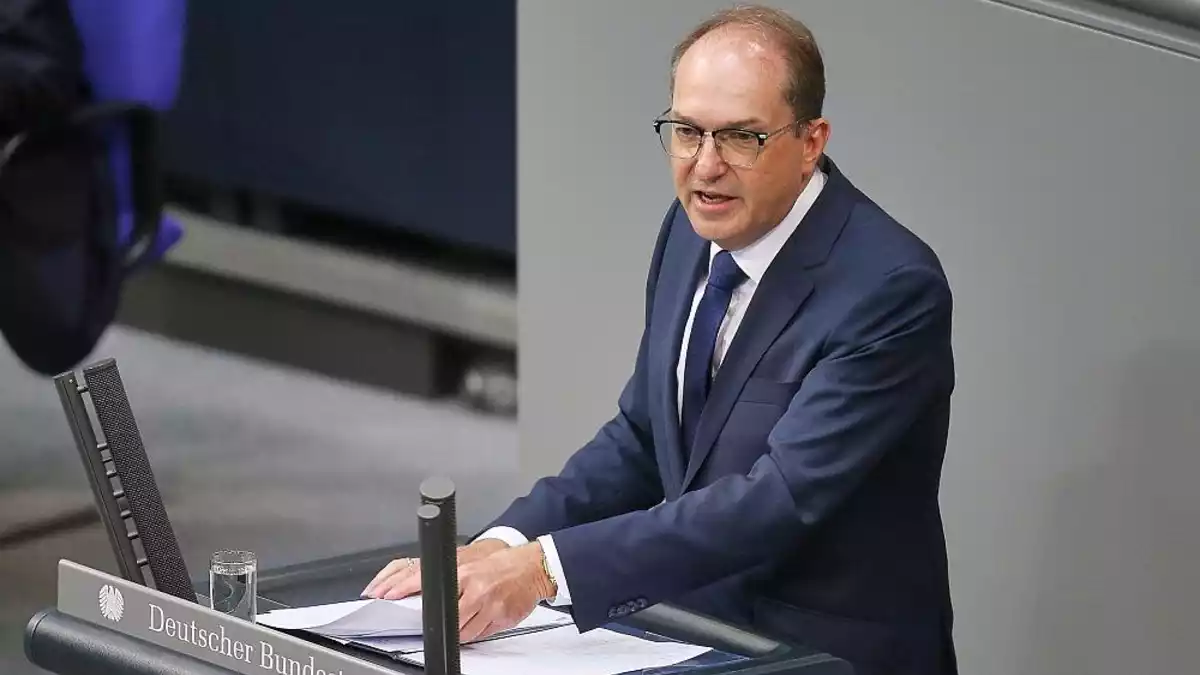 Dobrindt wirbt für aktive Sicherheitspolitik