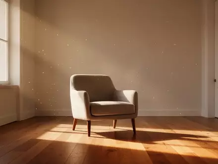 Ein sonnendurchfluteter, minimalistischer Raum mit einem leeren Sessel und sanftem Licht, das eine friedliche Atmosphäre schafft. - Foto: über boerse-global.de