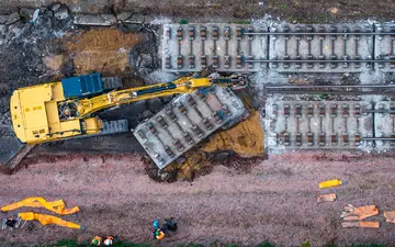 Seit dem 2. Halbjahr 2024 wurden verschiedene Bahnstrecken generalsaniert - mit diesen Erfahrungen wird das Konzept derzeit überarbeitet. (Archivbild) - Foto: Jens Büttner/dpa
