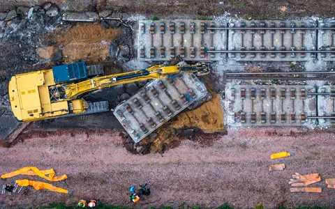 Seit dem 2. Halbjahr 2024 wurden verschiedene Bahnstrecken generalsaniert - mit diesen Erfahrungen wird das Konzept derzeit überarbeitet. (Archivbild) - Foto: Jens Büttner/dpa