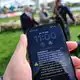 Um 11.00 Uhr machten deutschlandweit die Mobiltelefone Alarm. - Bild: Jens Büttner/dpa