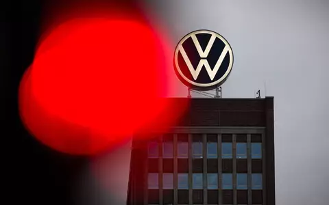 Stellenabbau und mögliche Werksschließungen könnten VW Milliarden kosten. (Archivbild) - Foto: Moritz Frankenberg/dpa