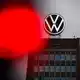 Stellenabbau und mögliche Werksschließungen könnten VW Milliarden kosten. (Archivbild) - Bild: Moritz Frankenberg/dpa