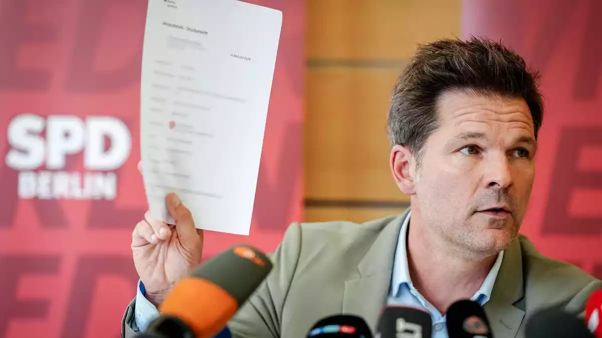 Der SPD-Berliner Spitzenkandidat Steffen Krach betont, im Kontext mit einem Vergabeverfahren in der Region Hannover keine Spende angenommen zu haben.  - Bild: Kay Nietfeld/dpa