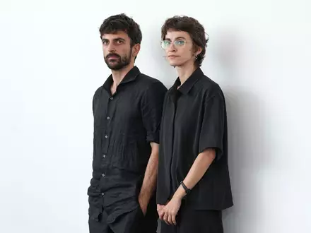 Yuval Abraham und Rachel Szor haben gemeinsam mit einem Team des «Guardian» am Film gearbeitet. - Foto: Scott A Garfitt/Invision/AP/dpa