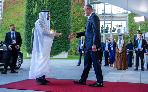 Präsident Mohammed wird von Kanzler Merz empfangen. - Foto: Michael Kappeler/dpa