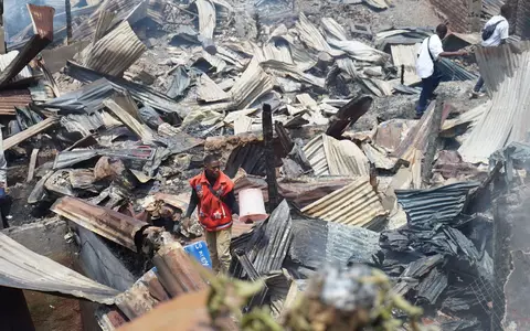 Bei einem Feuer in einem dicht bebauten Wohnviertel in Bukavu brannten auch zwei Schulen ab. - Foto: --/XinHua/dpa