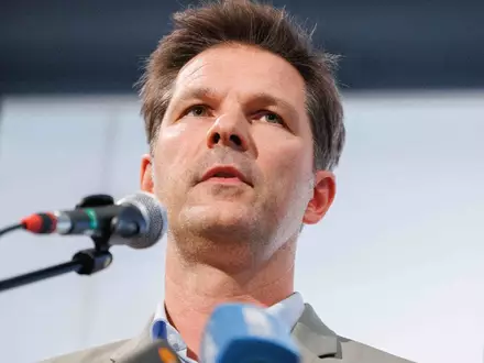 Die Hannoveraner Staatsanwaltschaft ermittelt gegen den SPD-Spitzenkandidaten Steffen Krach. - Foto: Carsten Koall/dpa