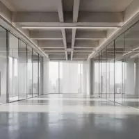 Heller, minimalistisch gestalteter Innenraum eines modernen Bürogebäudes mit architektonischen Linien und Tageslicht. - Foto: über boerse-global.de