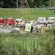 Der Bus stieß gegen eine Leitplanke und stürzte auf die Seite. - Bild: Jon Duschletta//Engadiner Post via ANP/dpa