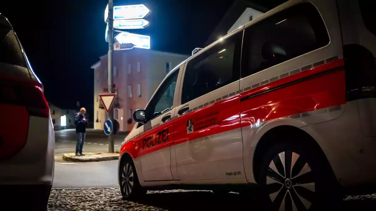 Die Bergung der Leichen dauerte bis zum späten Abend. - Bild: Claudio Thoma/KEYSTONE/dpa