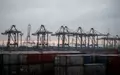 Stille Containerterminals und Hafenkräne bei Dämmerung nach einem Streik - Foto: über boerse-global.de