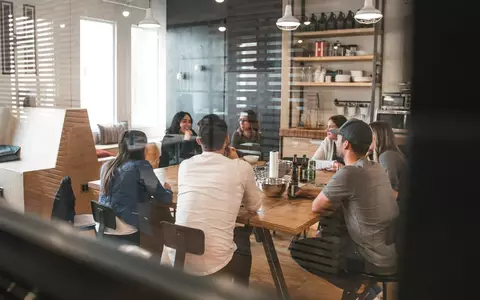 Teambesprechung - Foto: Redd Francisco@Unsplash