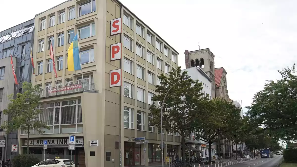 Im Zuge der Ermittlungen gegen den Berliner SPD-Politiker Krach wurde auch sein Parteibüro durchsucht. - Bild: Manuel Genolet/dpa