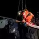 Die Bergungsarbeiten dauerten bis spät in die Nacht. - Bild: Claudio Thoma/KEYSTONE/dpa