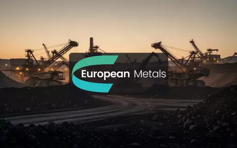 Industrielle Bergbauanlage bei Dämmerung als Symbol für wirtschaftliche Risiken und Finanzierungsthemen - Foto: über boerse-global.de