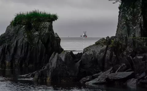 Der 15-Jährige harrte tageland auf dem gekenterten Fischerboot aus, bis er gerettet wurde. (Symbolbild) - Foto: Joshua A. Bickel/AP/dpa