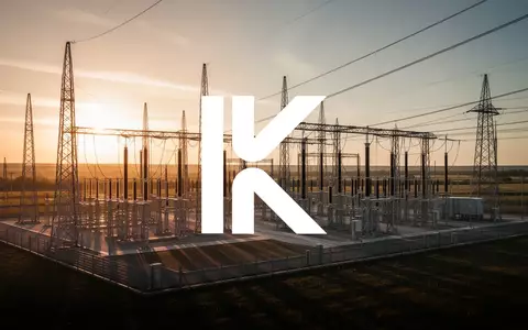 Moderne elektrische Umspannstation in der Abenddämmerung als Symbol für Energieinfrastruktur. - Foto: über boerse-global.de