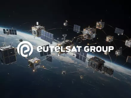 Ein Satellit im Orbit vor dem Hintergrund der Erde, Symbol für Raumfahrt und Satellitentechnologie. - Foto: über boerse-global.de