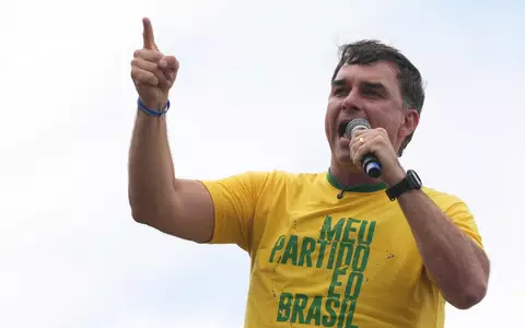 Flávio Bolsonaro ist ins Visier der Justiz geraten. (Archivbild) - Foto: Silvia Izquierdo/AP/dpa