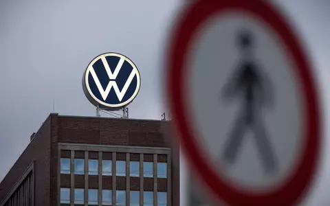 Die Arbeitnehmerseite drängt auf Gespräche mit dem VW-Vorstand. (Archivbild) - Foto: Moritz Frankenberg/dpa