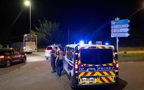 Nach dem Zugunglück wurden nach vorläufigen Angaben mehr als 40 Menschen verletzt, darunter eine Frau schwer.  - Foto: Guillaume Saligot/AFP/dpa