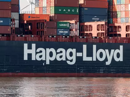 Hapag-Lloyd-Chef Rolf Habben Jansen glaubt trotz des Widerstands der israelischen Regierung weiter an eine Übernahme der dortigen Containerreederei ZIM. (Archivbild) - Foto: Markus Scholz/dpa