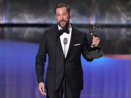 Noah Wyle ist nominiert für einen Emmy für seine Leistung in der Krankenhausserie «The Pitt».  - Foto: Chris Pizzello/Invision/dpa