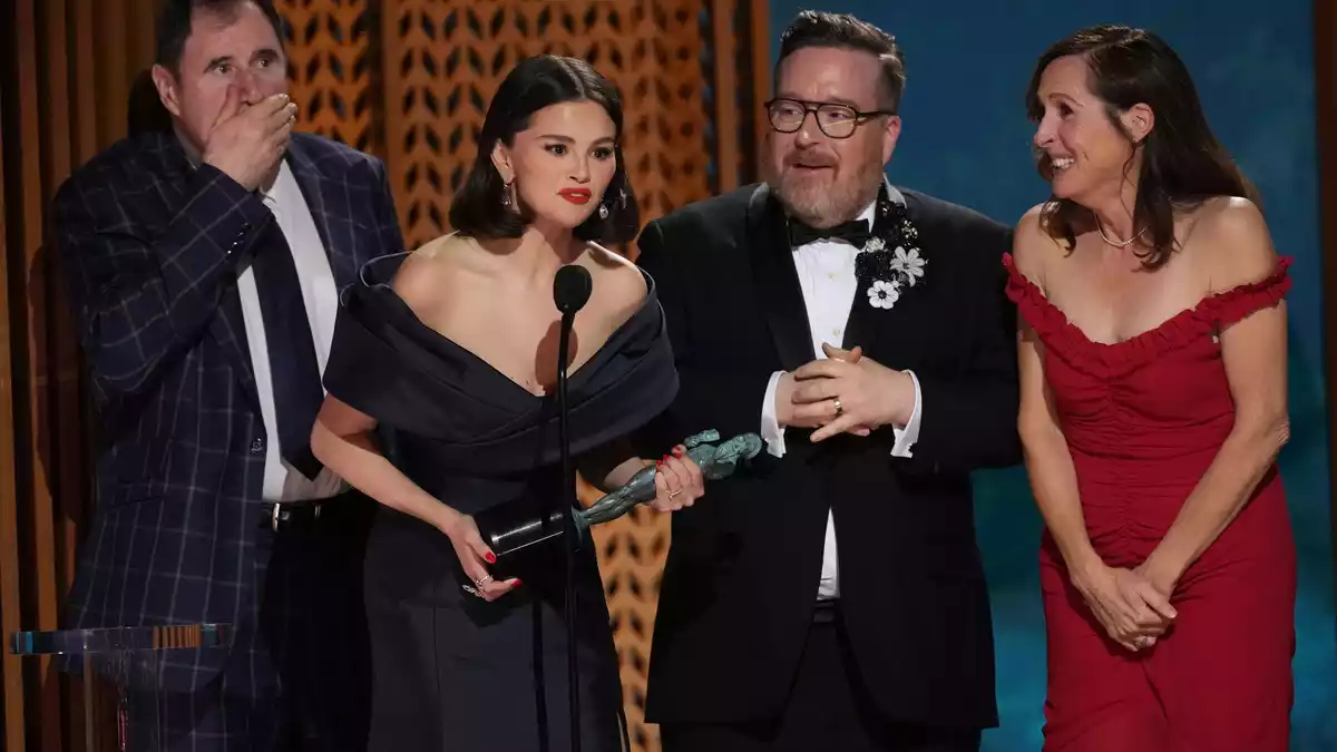 Der Cast der Serie «Only Murders in the Building» um Selena Gomez (Mitte) geht auch 2026 ins Rennen um einen Emmy. (Archivbild) - Bild: Chris Pizzello/Invision via AP/dpa