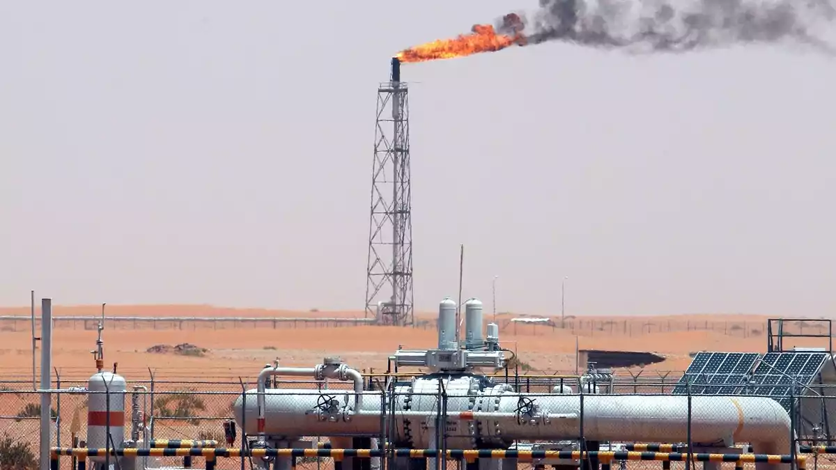 Saudi-Arabien schaltet eine wichtige Pipeline nach Angriffen ab. (Symbolbild) - Bild: Ali Haider/EPA/dpa