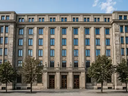 Das Gebäude des Digitalministeriums in Warschau bei Tageslicht. - Foto: über boerse-global.de