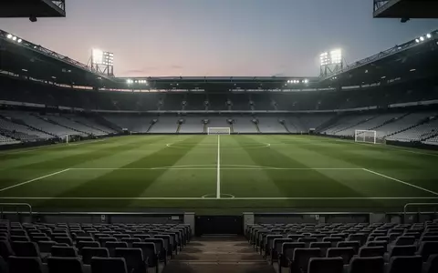 Ein leerer Fußballplatz bei Dämmerung unter Flutlicht, der die angespannte Atmosphäre vor einem Spiel einfängt. - Foto: über boerse-global.de