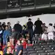Ein Zuschauer ist nach einem Notfall bei der Zweitliga-Partie zwischen Eintracht Braunschweig und Dynamo Dresden gestorben. - Bild: Swen Pförtner/dpa