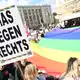 Die «Omas gegen Rechts» waren in mehreren Städten dabei. - Bild: Simon Kremer/dpa