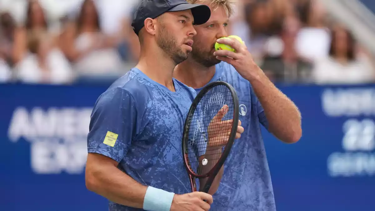 Kevin Krawietz (r) und Tim Pütz verlieren das US-Open-Finale - Bild: Kirsty Wigglesworth/AP/dpa