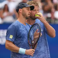 Kevin Krawietz (r) und Tim Pütz verlieren das US-Open-Finale - Foto: Kirsty Wigglesworth/AP/dpa