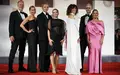 Das Filmteam von «Woman Unknown» vor der Premiere. - Foto: Alessandra Tarantino/Invision/AP/dpa